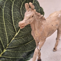 staaende-hest-loeftet-forben-cremefarvet-gammel-legetøj-dyr